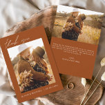 Invitación Boho Boda Gracias Foto Minimalista<br><div class="desc">Celebra el amor y la gratitud con nuestras Tarjetas de agradecimiento Boda de presupuesto, diseñadas para complementar su celebración minimalista de bodas. Estas tarjetas incluyen una foto personalizada tanto en el frente como en la parte posterior, capturando los momentos más apreciados de su día especial. La elegante tipografía de escritura...</div>