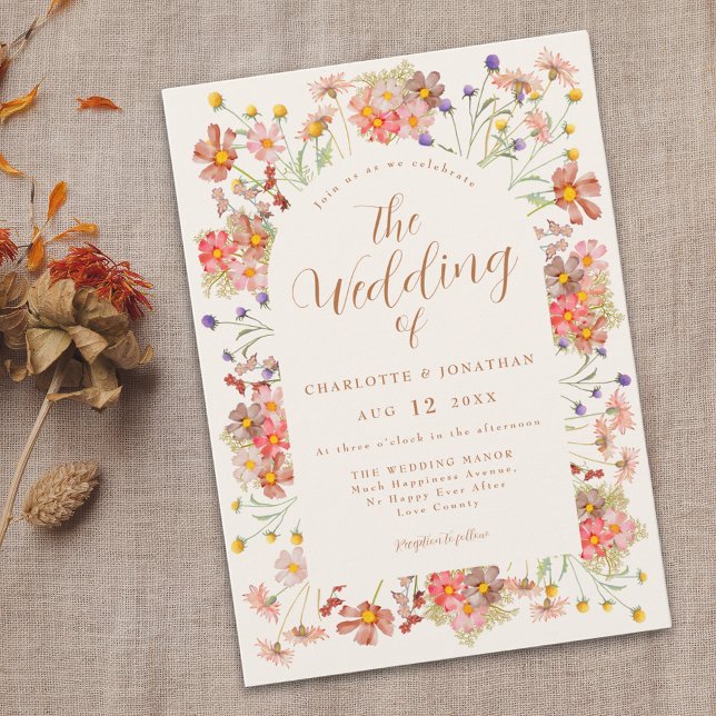 Invitación Boho Fall Boda Naranja de Flores Silvestres (Boho chic Wildflower arch burnt orange Wedding invitation elegant floral arch and script)