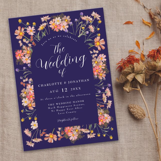 Invitación Boho Moda Arco floral Boda otoño (Elegant boho rustic floral navy blue fall wedding invitation Modern script watercolor wild flowers )