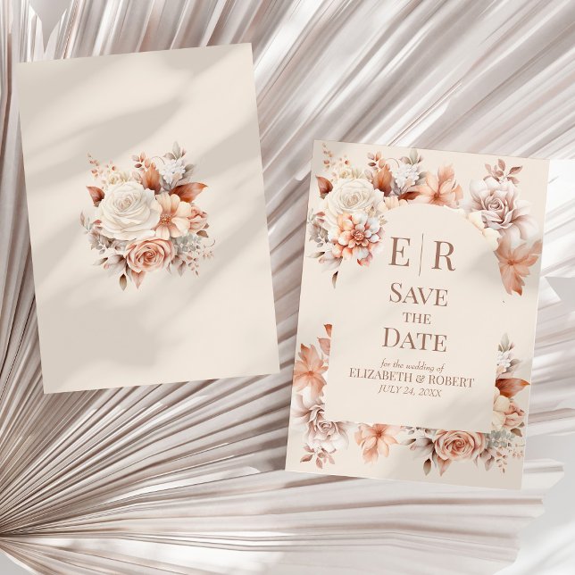 Invitación Boho Mousse Floral Monograma de Boda Guardar la Fe (Boho Floral Mousse Monogram Wedding Save the Date Invitation on a sunny neutral dry palm leaf.)