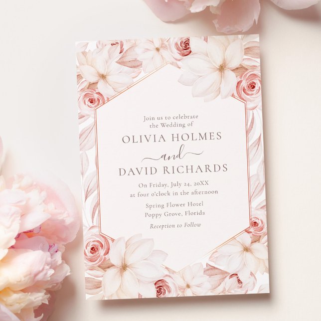 Invitación Boho Rubor y Boda floral rosa pálido (Boho Blush and Pale Pink Floral Wedding Invitation on a table with pale pink peonies.)