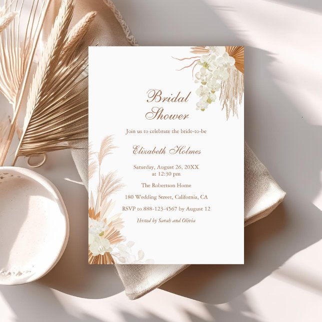 Invitación Boho Terracotta Pampas Ducha de novias Orquídea Gr (Boho Terracotta Pampas Grass Orchid Bridal Shower Invitation on a boho wedding table.)
