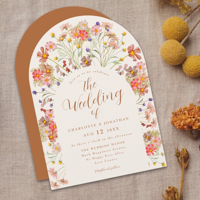 Invitación Boho Wildflower Arch Terracotta Fall Wedding (Boho wildflower arch terracotta burnt orange fall wedding invitation with elegant script)