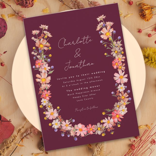 Invitación Boho Wreath Burgundy Fall Wedding (Romantic boho wildflower wreath burgundy fall wedding invitation with whimsical script )