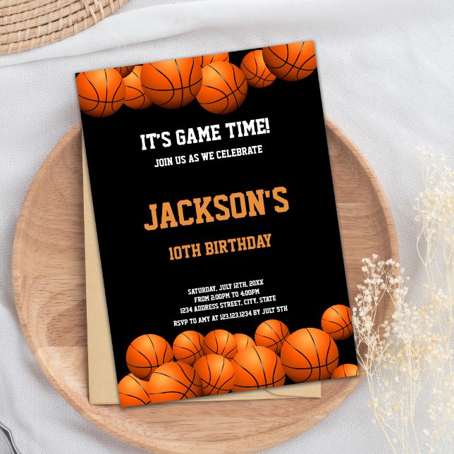 Invitación Bolas de naranja con fondo negro Baloncesto (Orange Balls with black background Basketball Invitation)