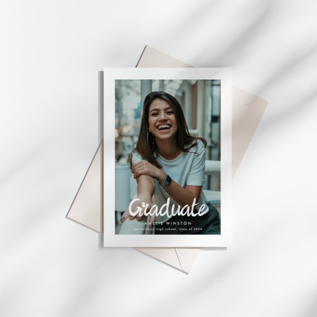 Invitación Bold Brush Script Photo Graduation Announcement (Subido por el creador)