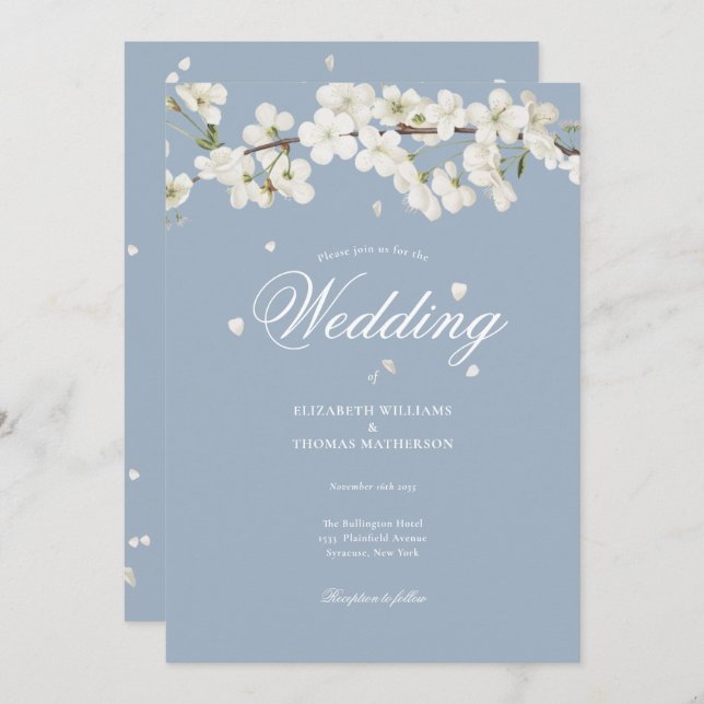 Invitación Bonito azul turbio Boda Floral de flores blancas (Anverso / Reverso)