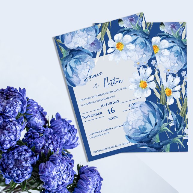 Invitación Bonito de moda Flores Azules Boda floral de moda (Chic Pretty Blue Flowers Trendy Floral Wedding Invitation)