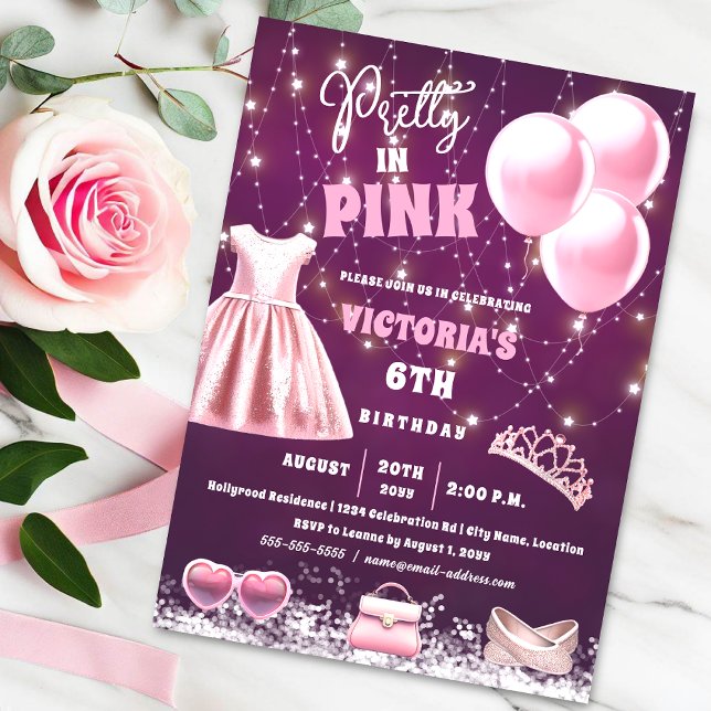 Invitación Bonito en la fiesta de cumpleaños rosado (Pretty in pink young girl's birthday party invitation with girly pink fashion and accessories.)