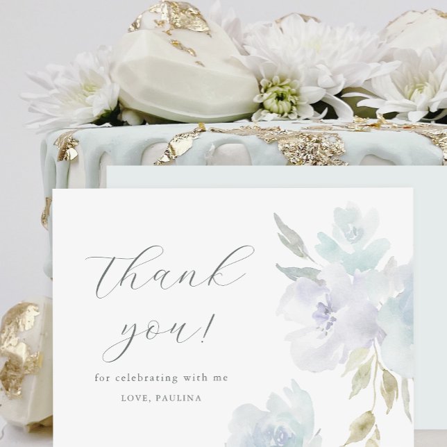 Invitación Bonito Floral Azul cumpleaños Quinceañera Gracias (This pretty quinceanera thank you card includes pastel watercolor flowers and elegant calligraphy)