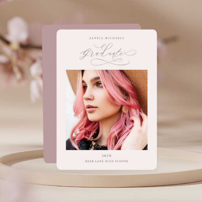 Invitación Bonito Polvoriento Rosa Dos Fiestas de Graduación  (Subido por el creador)