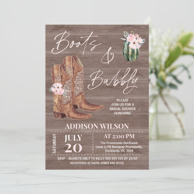 Invitación Boots florales rosados de madera y ducha espumosa  (Anverso de pie)
