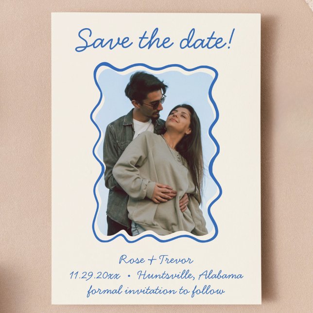 Invitación Borde azul ondulado de mano ondulada Guardar foto  (blue and cream quirky whimsical hand drawn wavy border save the date with QR code on back modern)
