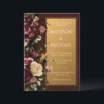 Invitación Borgoña y Boda moderno con flores de oro<br><div class="desc">Para crear esta moderna invitación a la boda se utilizó un bonito ramo de flores de color burdeos y crema mezcladas con verdes y limítrofes de fuentes modernas, todo de blanco sobre un fondo burdeos y elegante. Entrada de oro falso con área de boda. Perfecto para cualquier boda de temporada....</div>