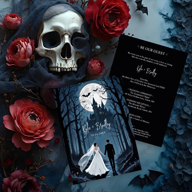 Invitación Bosque espeluznante de la pareja boda hacia el cas (Wedding Couple in Spooky Forest Toward Haunted Castle Invitations Cards.)