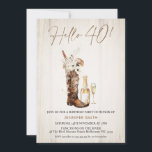 Invitación Botella de botellas de botellas de bota rustica Fl<br><div class="desc">Invitación a los 40 cumpleaños Esta invitación de hola a los 40 años tiene una acuarela rústica como fondo,  botas de vaquera,  flores silvestres,  botella de vidrio y champán. El encabezado es una imagen y no se puede editar.</div>