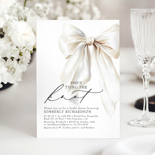 Invitación Bow blanco está atando la ducha de novia Knot (White Bow Bridal Shower Invitation)