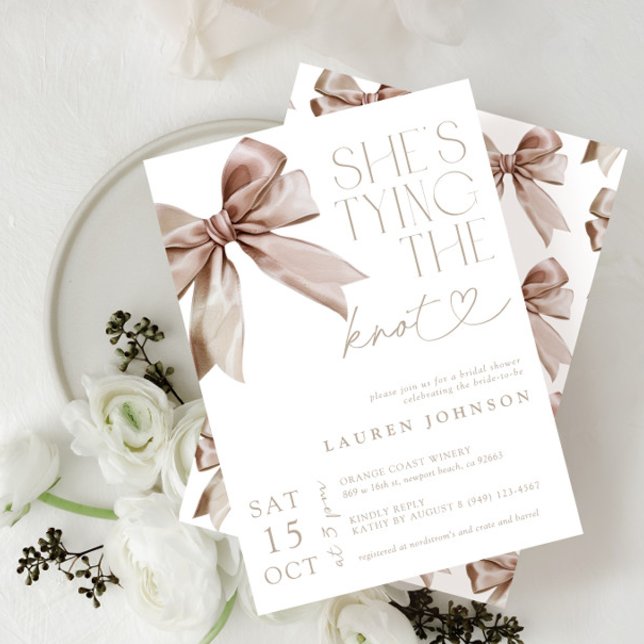 Invitación Bow, está atando la elegante ducha nupcial (Easily personalize this elegant bow bridal shower for the perfect celebration of the bride to be!)