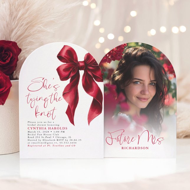 Invitación Bow rojo está atando la foto de la ducha de novia  (Red Bow Bridal Shower Photo Invitation)