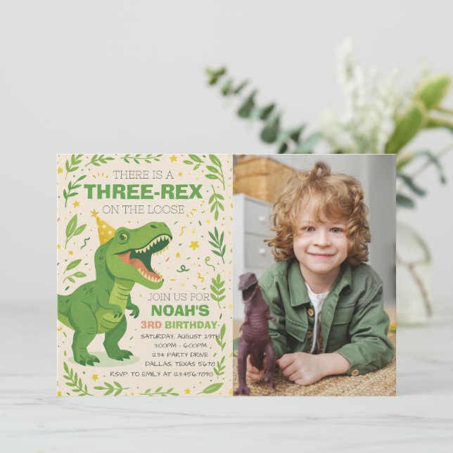 Invitación Boy Three-Rex Dinosaur Birthday Photo (Anverso de pie)