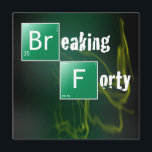 Invitación Breaking 40 Birthday Party<br><div class="desc">Tabla periódica divertida Rompiendo invitación de fiesta de 40 años. Esta última invitación a la fiesta de 40 cumpleaños se personaliza fácilmente para el evento añadiendo los detalles del evento al principio y al final. Esta invitación inspirada en Breaking Bad para la fiesta de cumpleaños funciona genial para los hombres...</div>