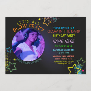 Invitación Brillante En La Pinta Fotográfica De Neon, Nacimie