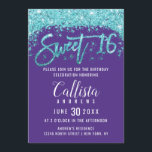 Invitación Brillante Purpurina azul de Aqua morado dulce 16<br><div class="desc">El diseño de esta invitación Sweet 16, única y original, presenta un diseño moderno, ondulado y de moda, con purpurina azul oscuro impreso en forma de polvo con personalizado de pincelada purpurina en un sencillo fondo morado. Esta invitación caprichosa y glamurosa cautivará a sus invitados y será el complemento perfecto...</div>
