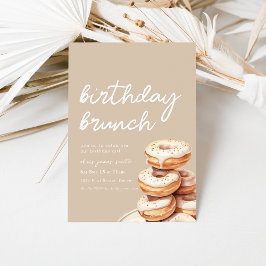 Invitación Brunch de cumpleaños con pila de donuts
