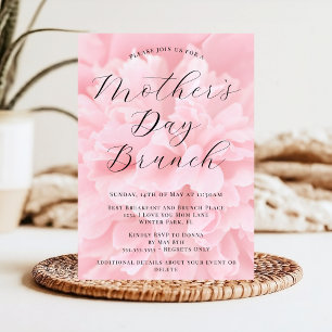 Invitación Brunch del Día de la Madre con Flor Rosa Elegante 