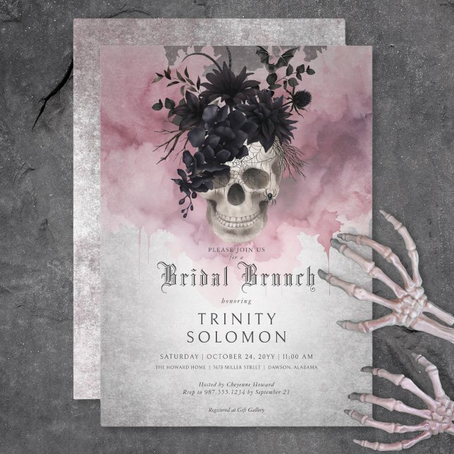 Invitación Brunch gótico negro y borgoña floral de cráneo de  (Gothic Black & Burgundy Floral Skull Bridal Brunch Invitation)