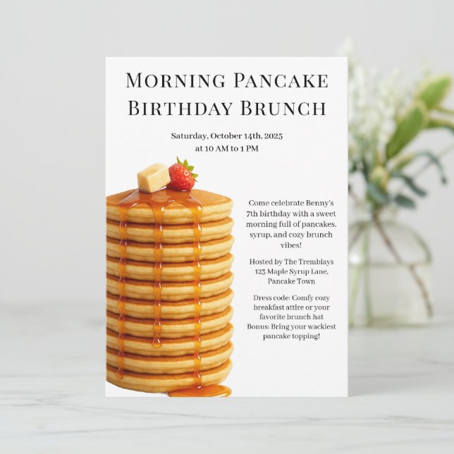 Invitación Brunch matutino de cumpleaños de Pancake | Cozy We (Anverso de pie)