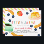 Invitación Brunch Pancake PJ Watercolor Kids Cumpleaños<br><div class="desc">Esta encantadora invitación al cumpleaños de los niños "levántate y brilla" tiene un fondo blanco rodeado de crepes, fresas, arándanos, salchichas y una taza de café con acuarela. El reverso presenta un fondo blanco con rayas diagonales rosadas y amarillas. Personalízalo para tus necesidades. Pueden encontrar más productos de oso polar...</div>