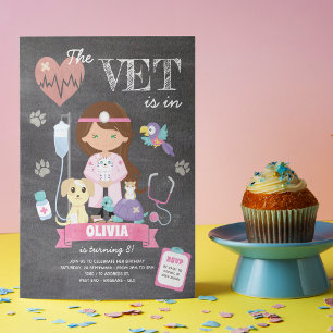 Invitación Brunette Green Eyes Chalkboard Vet Birthday Party