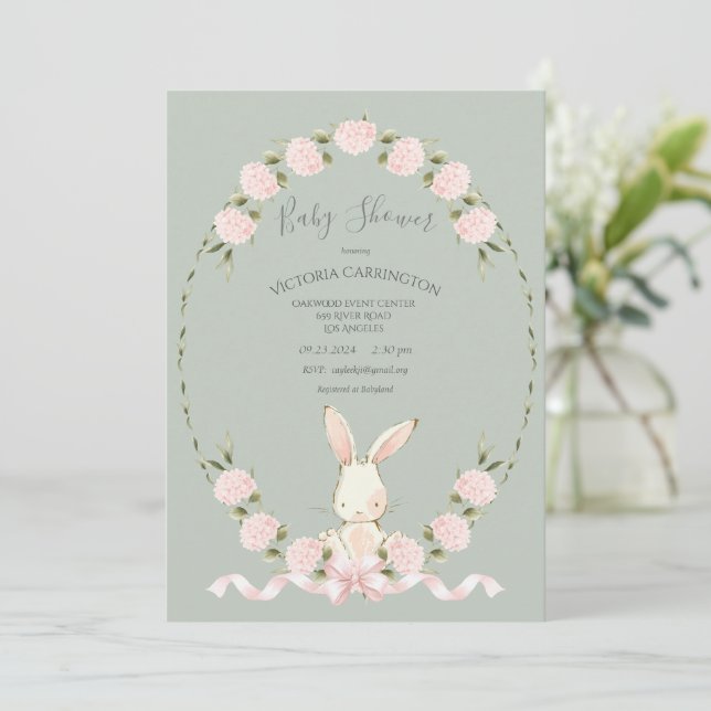 Invitación Bunny Floral Hydrangeas Sage Girl Baby Shower (Anverso de pie)