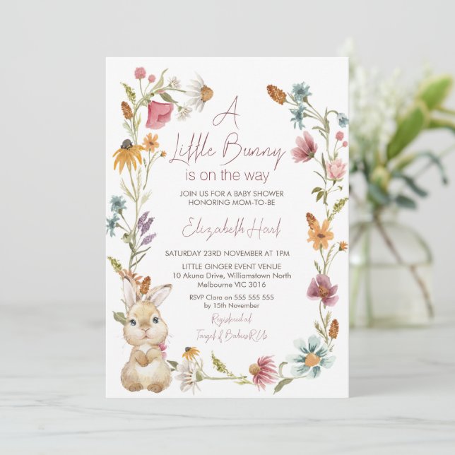 Invitación Bunny Pink Wildflowers Wreath Baby Shower (Anverso de pie)