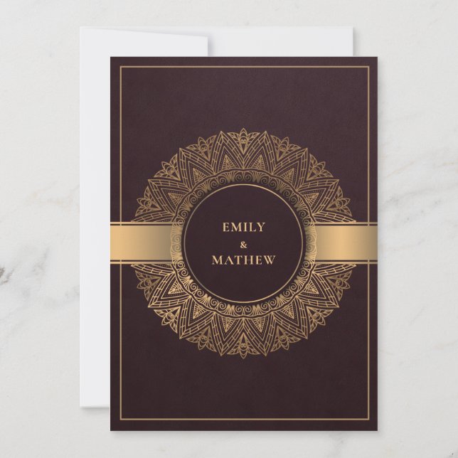 INVITACIÓN BURGUNDY MAROON GOLD CLASSY ORNATE MANDALA BODA (Reverso)