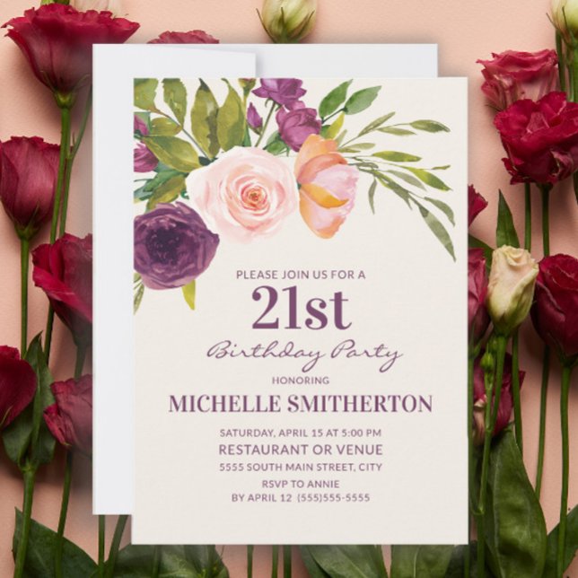 Invitación Burgundy Morple Rubor Pink Floral 21º cumpleaños (Purple and blush pink watercolor floral on cream-colored 21st birthday party invitation)