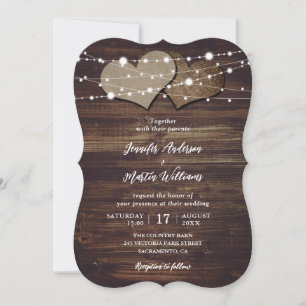 Invitación Burlap Hearts String enciende a Rustic Wood Boda