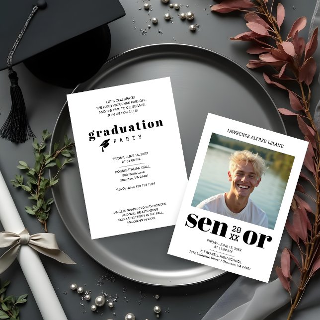 Invitación BW Guay Modern Editorial Senior Photo Graduation (Black & White Cool Modern Editorial Style Senior Photo Graduation Invitation Cards. )