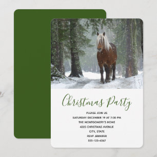 Invitación Caballo marrón pintoresco en una Navidad de bosque