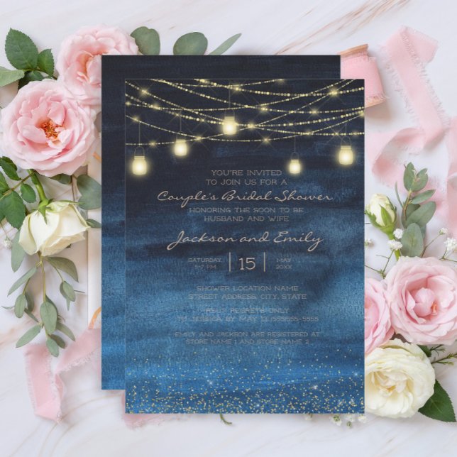Invitación Cadena Navy Blue Gold enciende a novia de pareja (Navy blue and gold string lights couples bridal shower invitation)