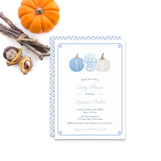 Invitación Calabaza Azul Y Blanca Preppy Baby Shower Otoño (Baby Shower: Pale Blue & White Pumpkins with blue & white ginger jar and Greek Key pattern reverse )