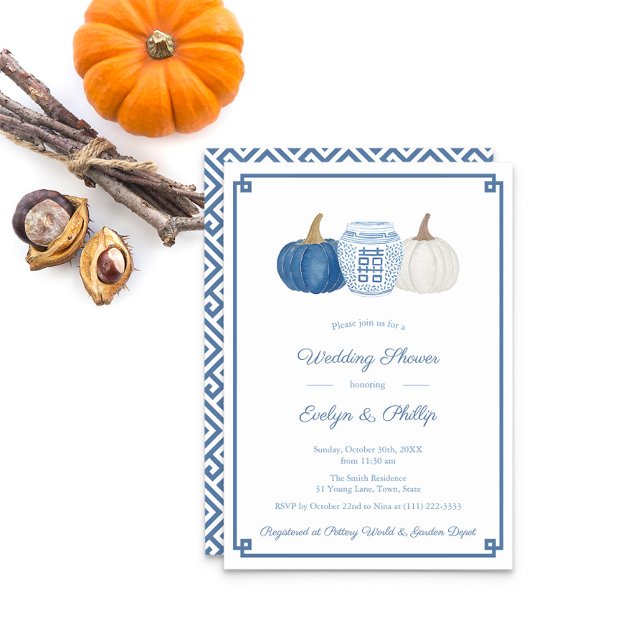 Invitación Calabazas Azules Y Blancas Ducha Británica Clásica (Navy Blue And White Pumpkins With Ginger Jar And Greek Key Wedding Shower Party Invitation)