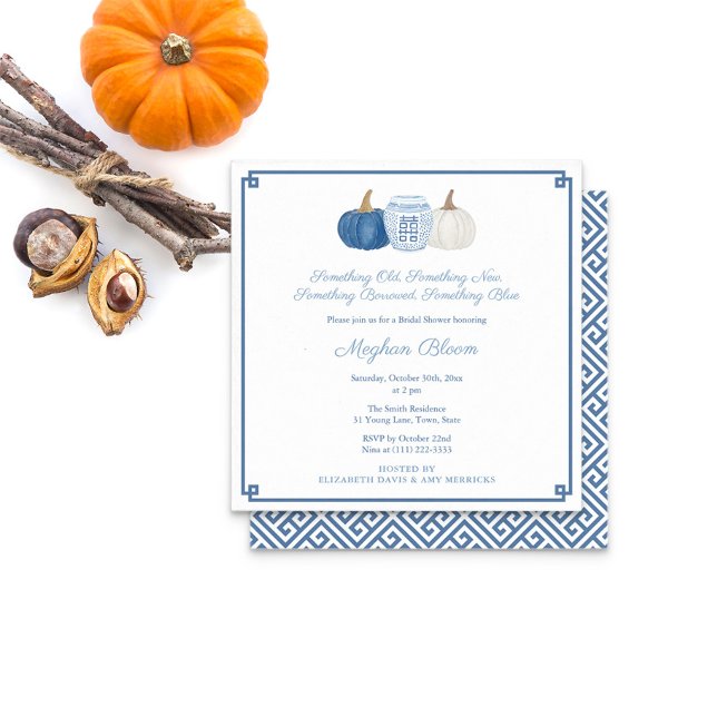Invitación Calabazas de otoño Algo Moda azul Ducha de novia (Something Blue Bridal Shower Invitation featuring blue and white pumpkins and ginger jar. )