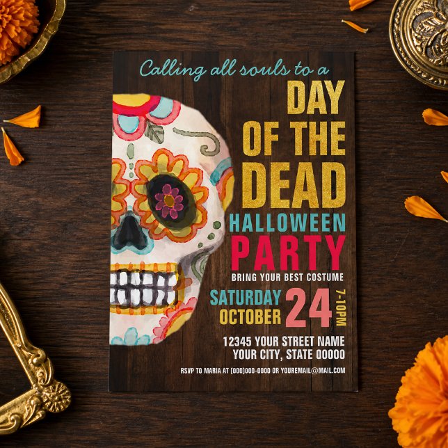 Invitación Calavera de azúcar de madera rústica Día de Muerto (Call all souls to a colorful Day of the Dead Halloween party with this rustic sugar skull invite.)