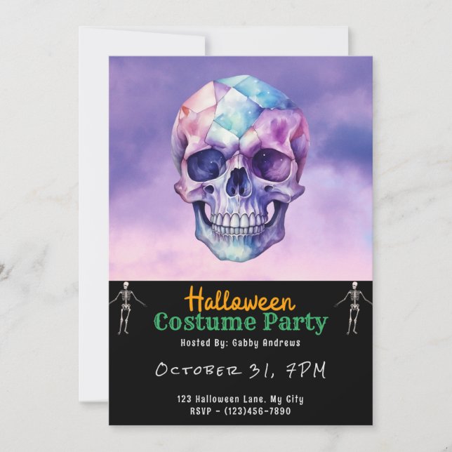 Invitación Calavera morada y azul y nubes Halloween negro (Anverso)