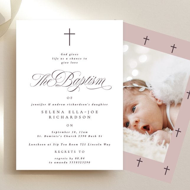 Invitación Caligrafía de cruz morada Taupe Foto Bautismo (Subido por el creador)
