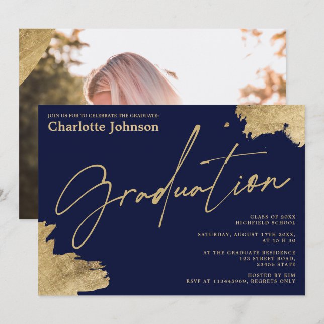 Invitación Caligrafía dorada moderna de la graduación de la f (Anverso / Reverso)