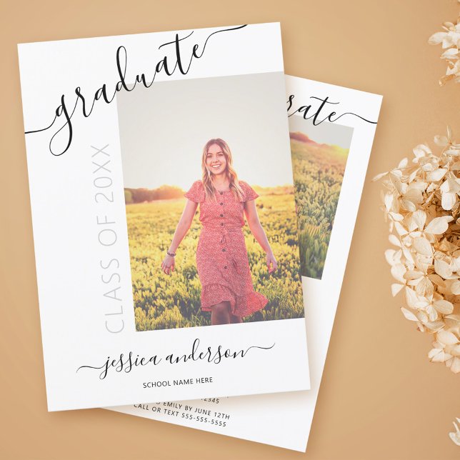 Invitación Caligrafía simple Graduación en blanco negro 2 Fot (Subido por el creador)