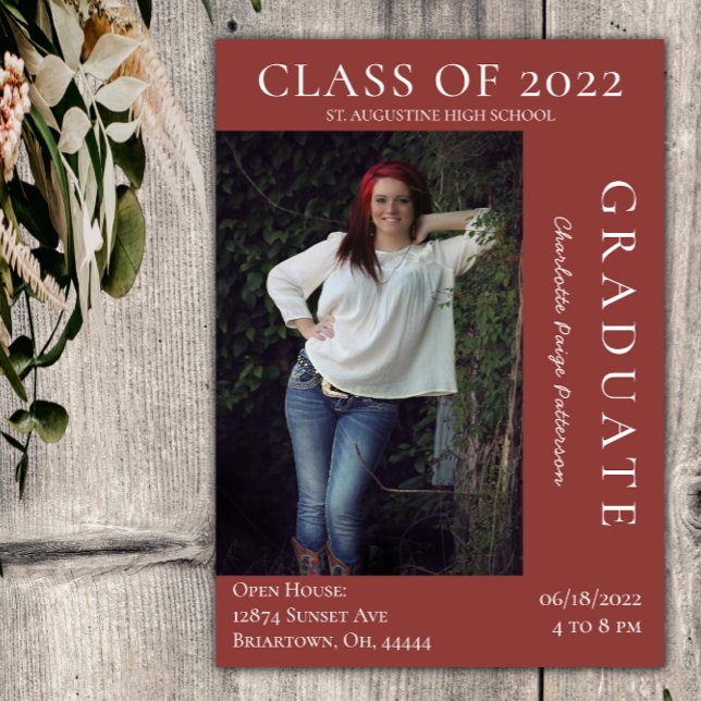 Invitación Cámara Abierta de Graduación de Foto Moderna | Roj (Warm Red Modern Photo Graduation Open House Invitation)